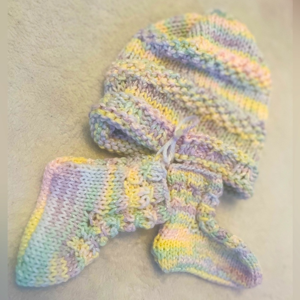 🆕 Pastel Knit Baby Hat and Booties Set Newborn - Picture 2 of 5